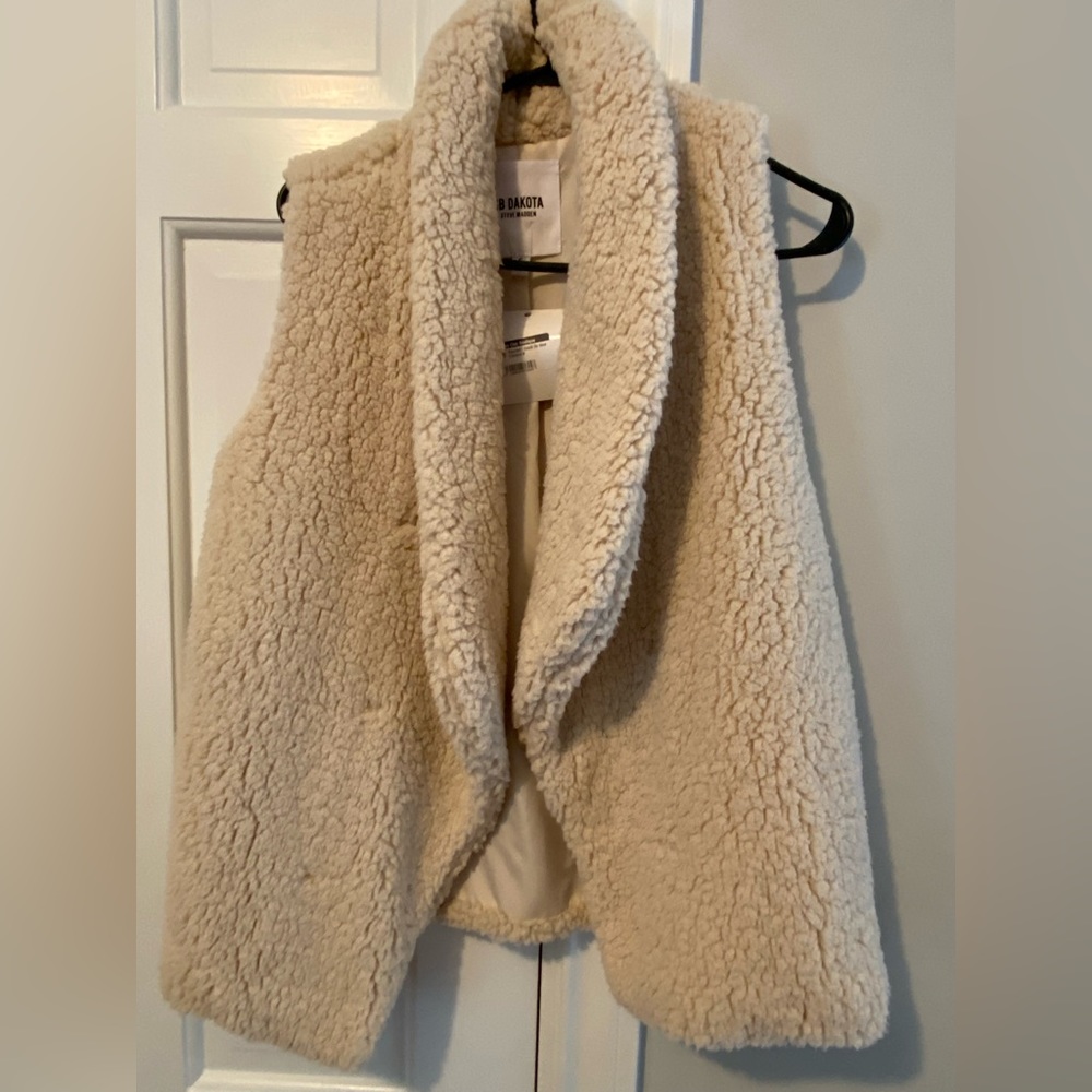 BB Dakota by Steve Madden Fleeced I could do Vest size S
